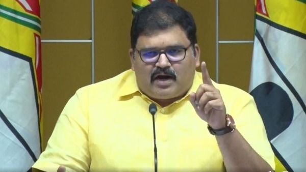 జగన్ విసిరే బిస్కెట్ల కోసం కక్కుర్తి పడుతోన్న బాడుగ నేతలు: ఉద్యోగ సంఘాల నేతలపై పట్టాభి ఫైర్