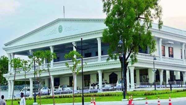 ప్రగతి భవన్‌ను ముట్టడించిన బీజేపీ కార్పోరేటర్లు... పోలీసులతో వాగ్వాదం.. ఉద్రిక్తత...