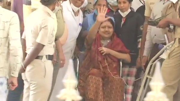 Sasikala: చిన్నమ్మకు సినిమా కష్టాలు, దెబ్బతో సీన్ ఫుల్ రివర్స్, కోర్టుకు ఫ్యామిలీ, కథ వేరేగా ఉంది!