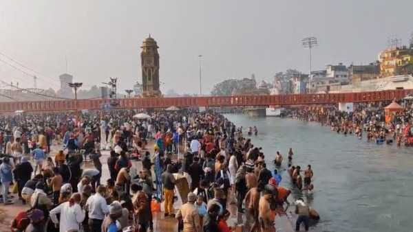 చుట్టూ కరోనా వైరస్: ఎనిమిది లక్షలమందికి పైగా భక్తులు ఒకేచోట: పుణ్యస్నానాలతో కిటకిట