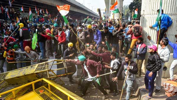 రిపబ్లిక్ డే హింస: రైతు సంఘం నేతలకు ఢిల్లీ పోలీసుల లుకౌట్ నోటీసులు, పాస్‌పోర్ట్ సరెండర్