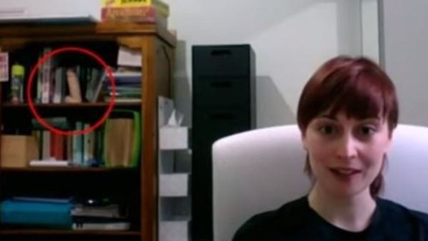 టీవీ ఛానెల్ డిబేట్... గెస్ట్ బ్యాక్ గ్రౌండ్‌లో సెక్స్ టాయ్... అవాక్కయిన ప్రేక్షకులు...