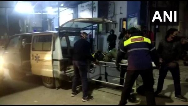 ప్రాణాలు తీసిన పొగమంచు: వాహనం నుజ్జునుజ్జు: 13 మంది దుర్మరణం: రహదారి రక్తసిక్తం