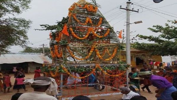 రథయాత్రలో అపశృతి: ఇద్దరు మృతి, పది మందికి గాయాలు, విద్యుత్ తీగలు తాకడంతోనే