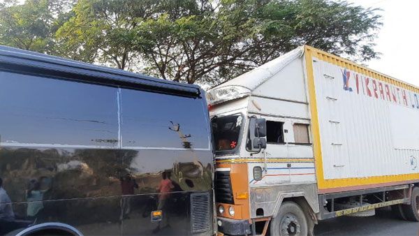 హీరో అల్లు అర్జున్ కారవాన్‌ను ఢీకొట్టిన లారీ... షూటింగ్ నుంచి తిరిగొస్తుండగా ప్రమాదం...