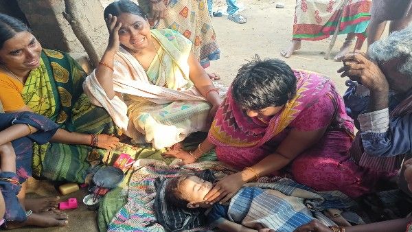 పుత్ర శోకం: నీటి గుంతలో పడి 11 నెలల చిన్నారి మృతి...