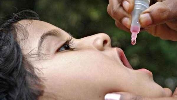 వామ్మో.. పోలియో చుక్కలకు బదులు శానిటైజర్.. 12 మంది చిన్నారులకు అస్వస్ధత, ఎక్కడంటే..