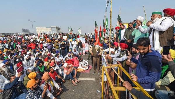 సీడ్ కంపెనీ కూడా.. మార్కెట్ ధర ఇవ్వకపోవడంతో రైతుల ఆందోళన..