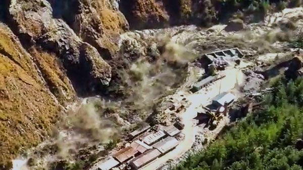 జల ప్రళయం: 150 మంది గల్లంతు, రంగంలోకి ఆర్మీ, ఐఏఎఫ్, ఐటీబీపీ, హెలికాప్టర్లు, విమానాలు