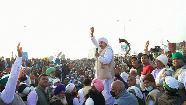 తికాయత్‌ పిలుపును అపార్ధం చేసుకున్న రైతులు- సొంత పంటల్నే తగలబెట్టిన వైనం