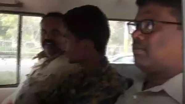 love story: నా గర్ల్ ఫ్రెండ్ కు మరో బాయ్ ఫ్రెండ్, కాలేజ్ లో లవర్ గొంతు కోసిన బాలక్రిష్ణ !