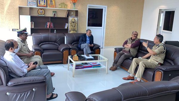 పంచాయతీ పోరు సక్సెస్‌- సీఎస్‌, డీజీపీకి నిమ్మగడ్డ అభినందనలు- అరుదైన దృశ్యాలు