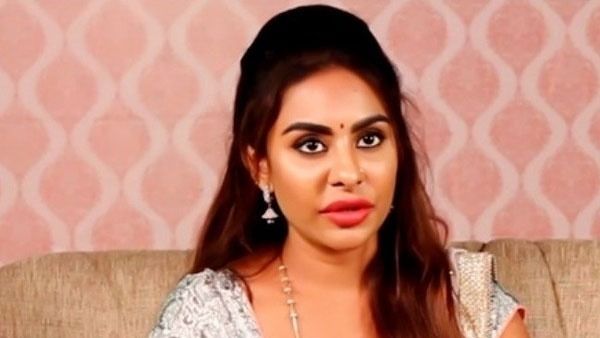 శ్రీ రెడ్డి గుడ్ న్యూస్ రచ్చ: గర్భవతిని కాదురా బాబు.. నెటిజన్‌కు కౌంటర్