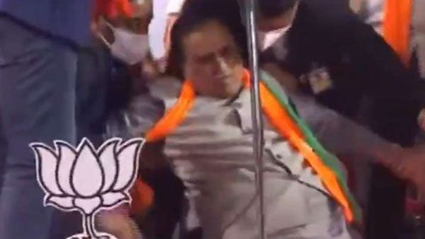 వేదికపై కుప్పకూలిన సీఎంకు కరోనా పాజిటివ్ -స్థానిక ఎన్నికల్లో కొవిడ్ రూల్స్ పాటించని రూపానీ