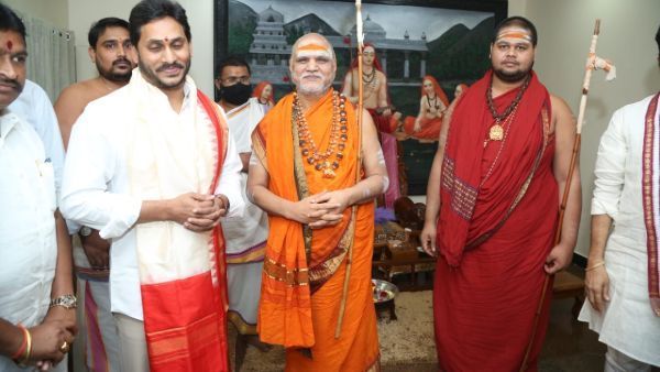 శారదా పీఠంలో రాజశ్యామల యాగంలో సీఎం జగన్ .. ఎన్నికల సమయంలో ఏపీలో ఆసక్తికర చర్చ
