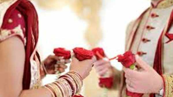 Marriage: గంట ముందు పెళ్లి కొడుక్కి గంటకొట్టి చెక్కేసిన పెళ్లికూతురు, బ్యూటీపార్లల్, చింపేసి !