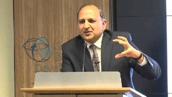 ప్రశ్నిస్తే పంపుతారా: ప్రొఫెసర్ ప్రతాప్ భానుకు ప్రపంచస్థాయి విద్యావేత్తల మద్దతు