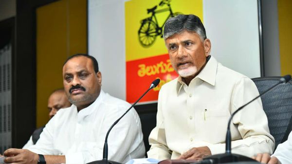 చంద్రబాబుకు నోటీసులపై అచ్చెన్నాయుడు ఫైర్‌- మాజీ సీఎంపై అట్రాసిటీ కేసులా ?