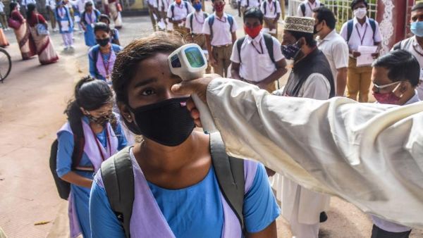 కరోనా ఎఫెక్ట్ : తెలంగాణలో మళ్లీ స్కూళ్లు బంద్... అసెంబ్లీలో ప్రకటించిన మంత్రి సబితా ఇంద్రారెడ్డి...