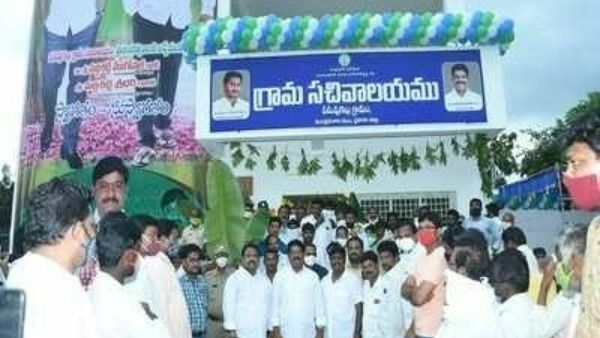 సచివాలయాలపై జగన్‌ కీలక నిర్ణయం-రెవెన్యూకే పెత్తనం- పంచాయతీరాజ్‌కు షాక్‌