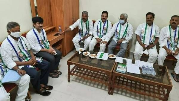 Tirupati by election: నామినేషన్ వేసిన పనబాక: గురుమూర్తి ఎప్పుడంటే: అభ్యర్థి అన్వేషణలో కమలం