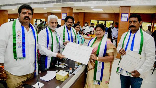 విశాఖ మేయర్‌గా గోలగాని హరికుమారి- డిప్యూటీగా జియ్యాని శ్రీధర్‌ ప్రమాణం