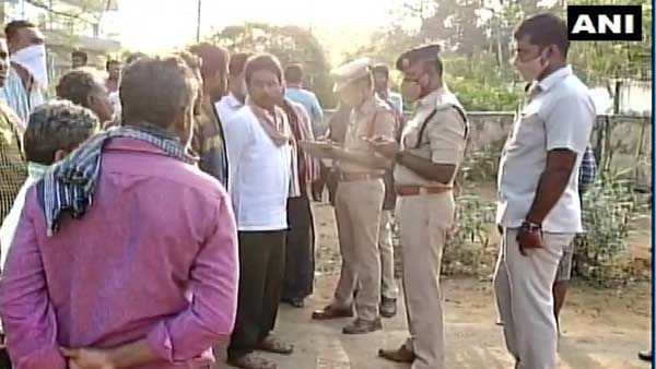 కృష్ణా జిల్లాలో ఘోర రోడ్డు ప్రమాదం: ఆరుమంది అక్కడికక్కడే: ఆళ్లనాని దిగ్భ్రాంతి