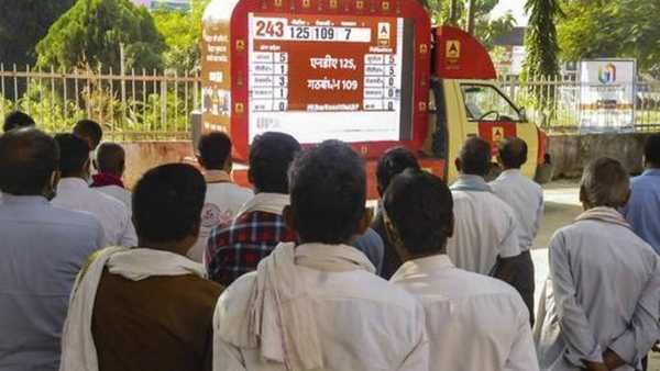 చంద్రమండలానికి ఫ్రీ టూర్,ఇంటింటికీ రోబోలు,బోట్లు.. తమిళ ఎన్నికల్లో 'ఇండిపెండెంట్' హామీల మోత...