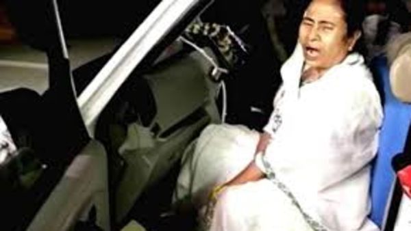 మమతపై దాడి వ్యవహారం- ఈసీ చర్యలకు తృణమూల్‌, దర్యాప్తుకు బీజేపీ ఫిర్యాదులు