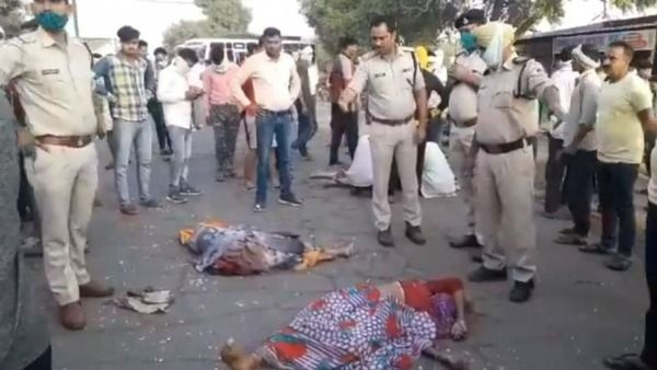 ఘోర రోడ్డు ప్రమాదం: 12 మంది అంగన్‌వాడి కార్యకర్తల దుర్మరణం.. రక్తసిక్తం