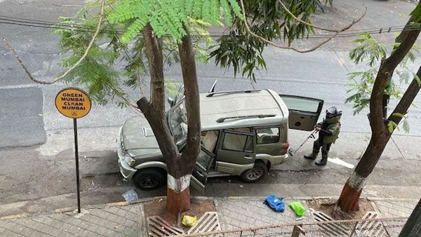 అంటీలియా కుట్ర- ముంబై క్రైమ్‌ బ్రాంచ్‌లో ప్రకంపనలు-భారీగా బదిలీలు