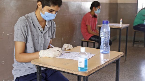 NEET 2021 : పరీక్ష తేదీని ప్రకటించిన ఎన్‌టీఏ... ఈసారి ఆఫ్‌లైన్ పద్దతిలో పెన్,పేపర్‌తో పరీక్ష...