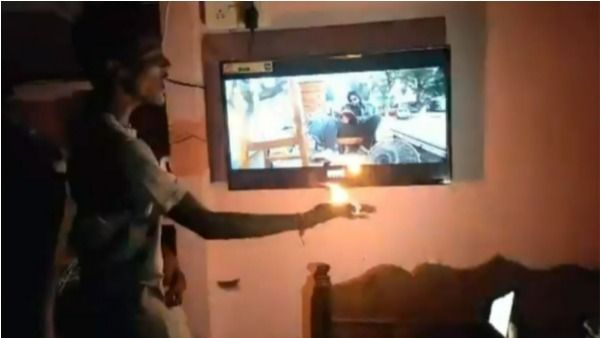 వకీల్ సాబ్ వకీల్ సాబే..పవన్ కల్యాణ్ పవన్ కల్యాణే: జనసేనాధీశుడి విచిత్ర పరిస్థితి