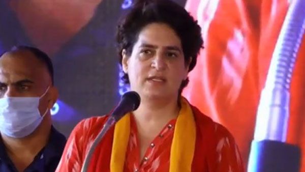 స్మగ్లింగ్ దందాలో సీఎం -సర్కారీ ఆస్తుల అమ్మకం -ప్రశాంత కేరళలో రాజకీయ హింస: పినరయిపై ప్రియాంక ఫైర్