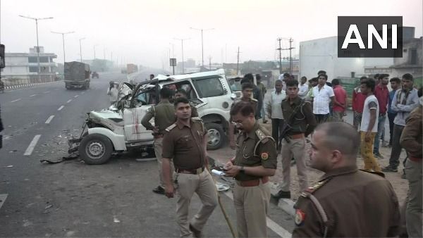 కంటైనర్ ఢీ కొట్టిన వేగానికి ఎస్‌యూవీ నుజ్జునుజ్జు: ఎనిమిది అక్కడికక్కడే దుర్మరణం