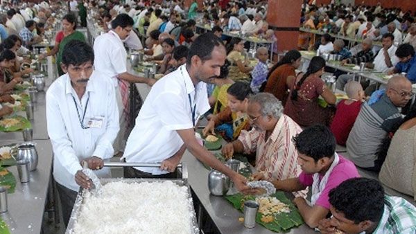 ఏపీలో కరోనా ఎఫెక్ట్ .. శ్రీశైలం, ద్వారకా తిరుమల ఆలయాల్లో నేటి నుండి అన్నదానం నిలిపివేత