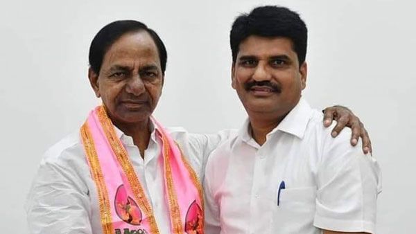 తెలంగాణ సీఎం కేసీఆర్ పీఆర్వో రాజీనామా: వ్యక్తిగత కారణాలంటూ