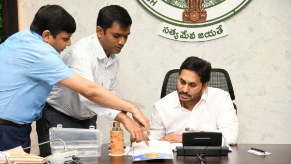 వాలంటీర్లకు ఉగాది పురస్కారాలు- సంఖ్య ఖరారు- ఎంతమందికంటే