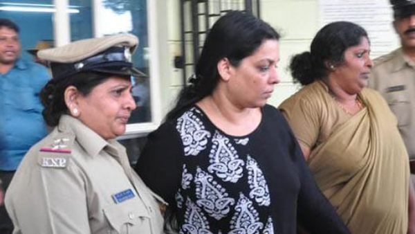 NRI wife: అబ్బా.... ఎంతపని చేసింది, లాడ్జ్ లో ?, నిన్న మొగుడు, నేడు ప్రియుడు, హైటెక్ స్కెచ్ !