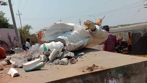 ఖమ్మంలో వైఎస్సార్ విగ్రహం ధ్వంసం: తాట తీస్తాం: ఫ్యాన్స్ ఫైర్: ఘాటుగా స్పందించిన షర్మిల