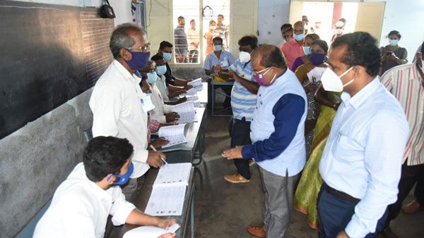 ఏపీ మున్సిపల్‌ ఫలితాలు : పోస్టల్‌ బ్యాలెట్లలో వైసీపీ హవా-ప్రత్యర్ధులకు అందనంతగా