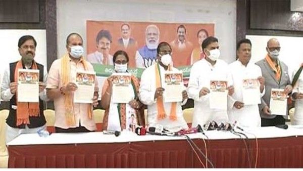 ప్రభుత్వం నుంచి ఆలయాలకు విముక్తి: తిరుపతి బీజేపీ-జనసేన మేనిఫెస్టో కీలకాంశాలు