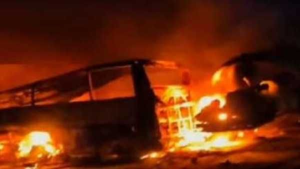 ఘోర రోడ్డు ప్రమాదం: 20 మంది మృతి, ముగ్గురికి తీవ్రగాయాలు