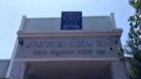 ఆక్సిజన్ మాస్కుతో కరోనా రోగి నిరసన: ఆస్పత్రుల చుట్టూ తిరిగి ప్రాణాలు కోల్పోయాడు