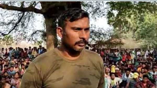 వీడియో: నక్సల్స్ అపహరించిన కోబ్రా కమాండో రాకేశ్వర్ సింగ్ విడుదల, ఆనందంలో కుటుంబం