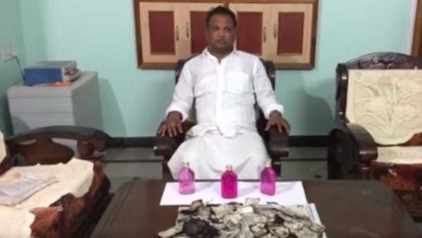 రూ.5లక్షలు తగలబెట్టిన టీఆర్ఎస్ నేత... ఏసీబీ అధికారులు వస్తున్నారని తెలిసి...