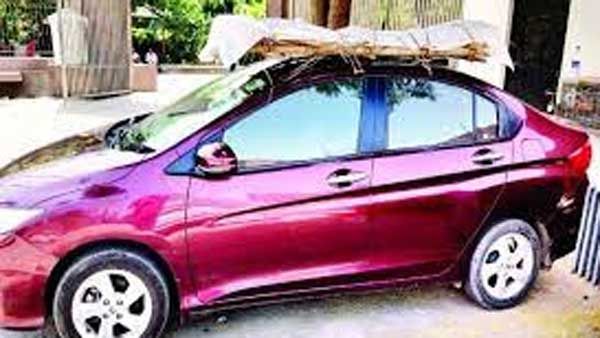 అంబులెన్స్ దొరక్క తండ్రి మృతదేహం కారుపై కట్టేసి..కరోనా మృత్యు ఘోష ; హృదయవిదారకం!!