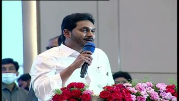 వాలంటీర్లకు జగన్ సెల్యూట్‌- ఉగాది పురస్కారాల ప్రదానం- కీలక వ్యాఖ్యలు