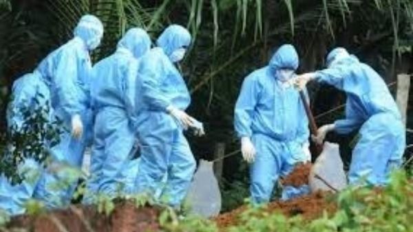 రంజాన్ ఉపవాస దీక్షలు చేస్తూనే, హిందూ కరోనా మృతులకు ముస్లింల అంత్యక్రియలు.. రియల్ వారియర్స్ !!