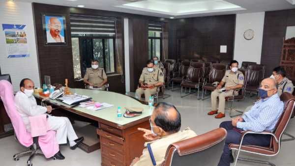 లాక్‌డౌన్ పై సీఎం నిర్ణయం తీసుకుంటారన్న హోం మంత్రి.!ముగిసిన పోలీస్ ఉన్నతాదికారుల సమీక్ష.!